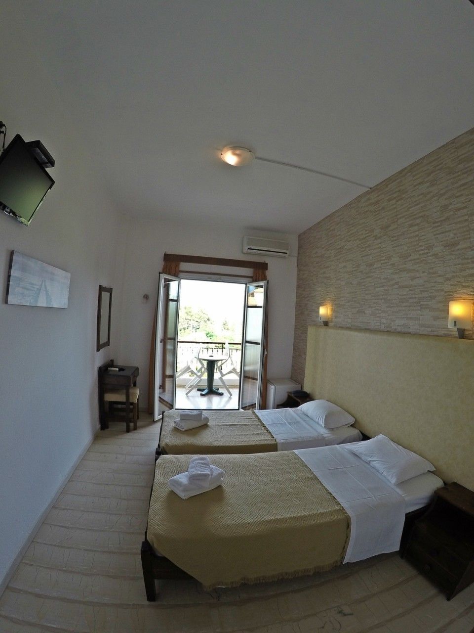 Tina Hotel Limni  Phòng bức ảnh